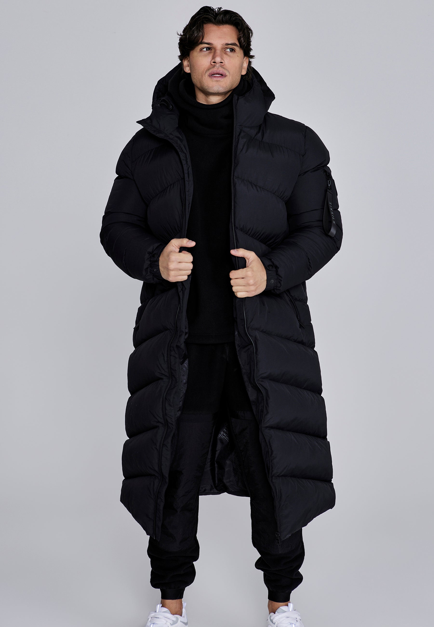 Longline Puffer in Black Jacken SikSilk