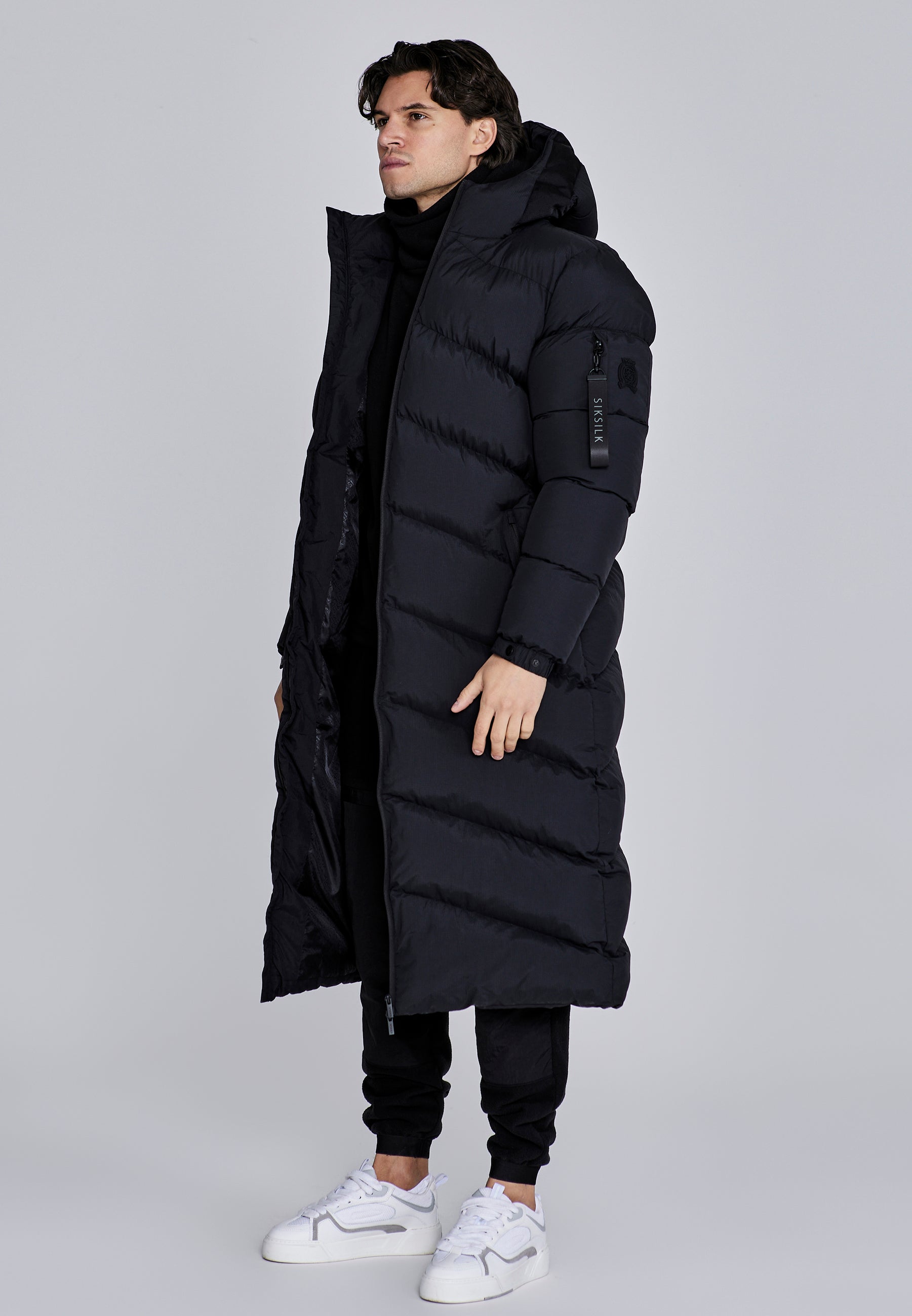 Longline Puffer in Black Jacken SikSilk