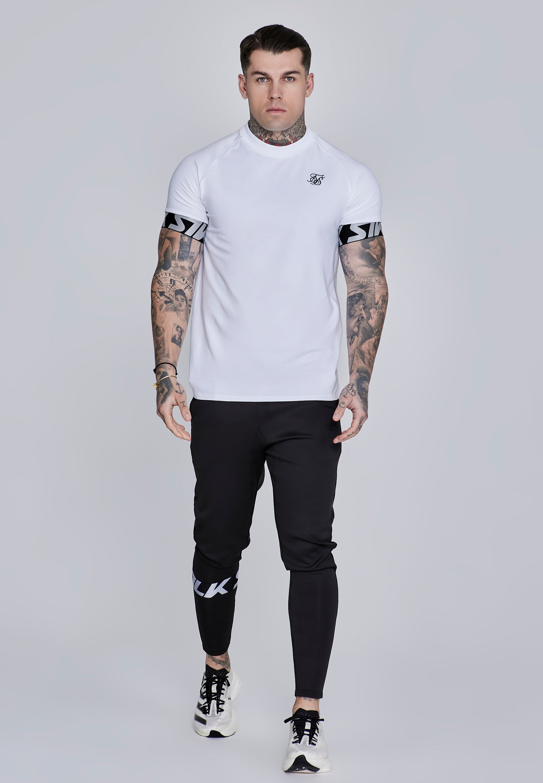 Muscle Fit Joggers in Black Hosen SikSilk