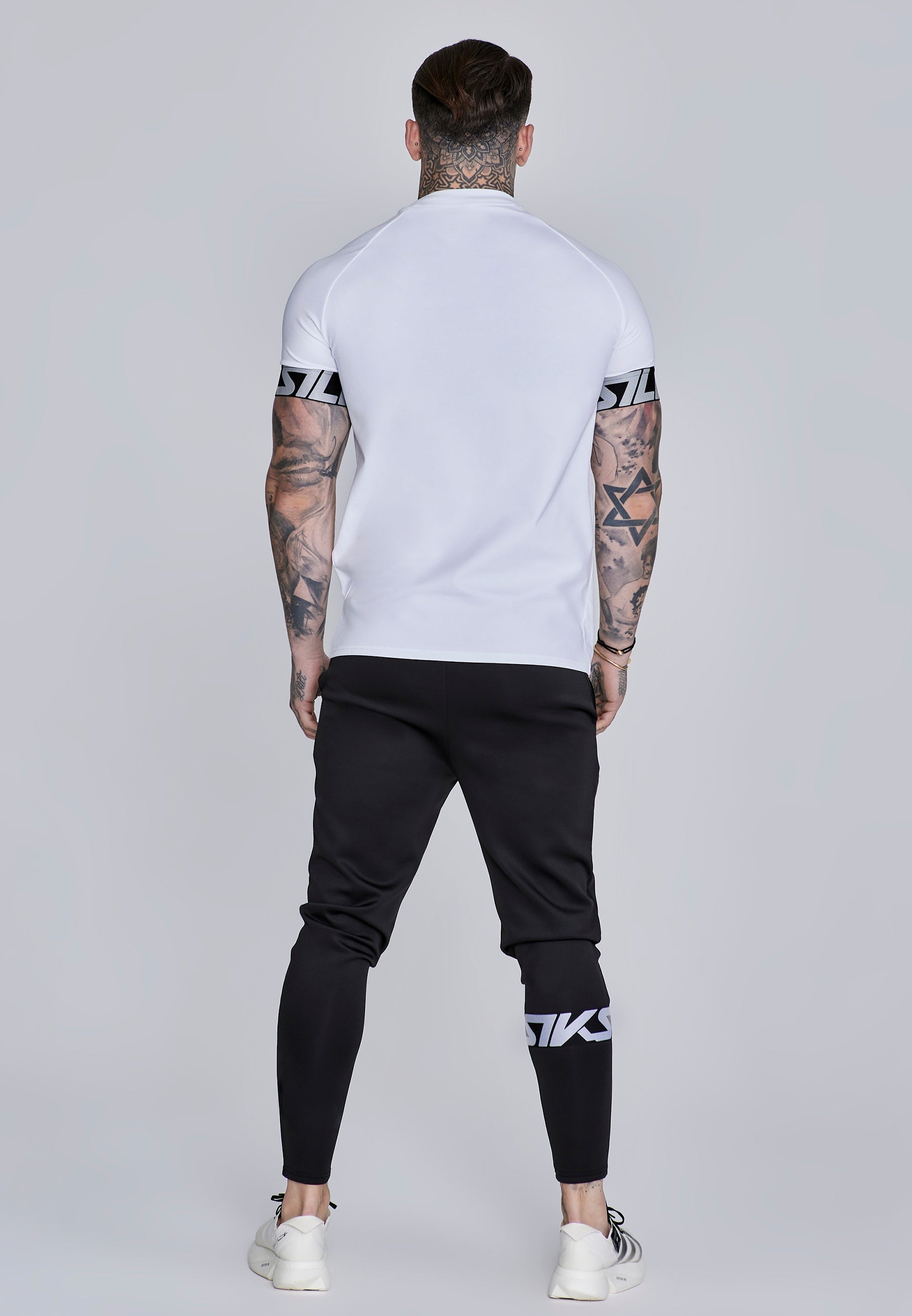 Muscle Fit Joggers in Black Hosen SikSilk