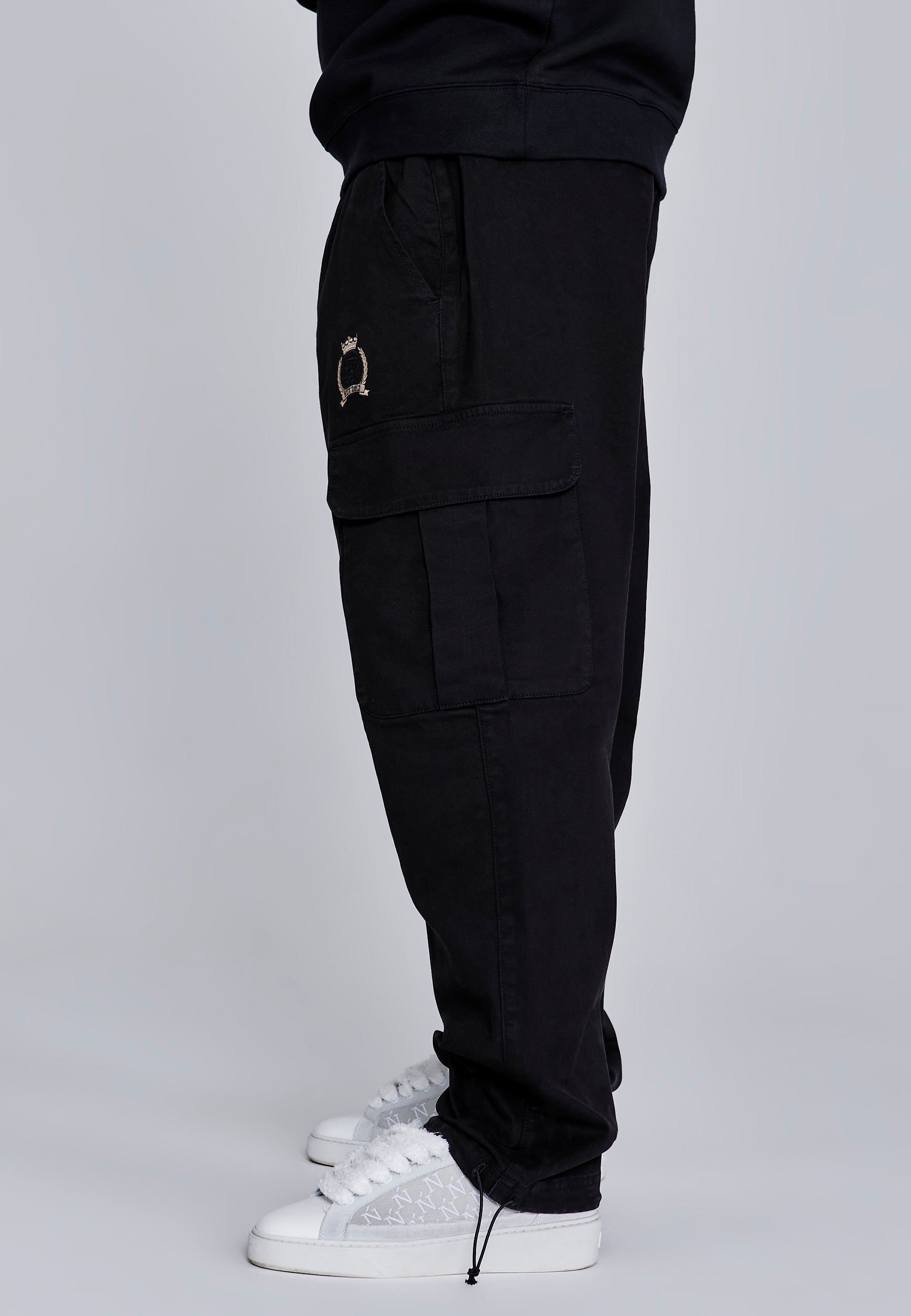 Loose Fit Cargos in Black Hosen SikSilk