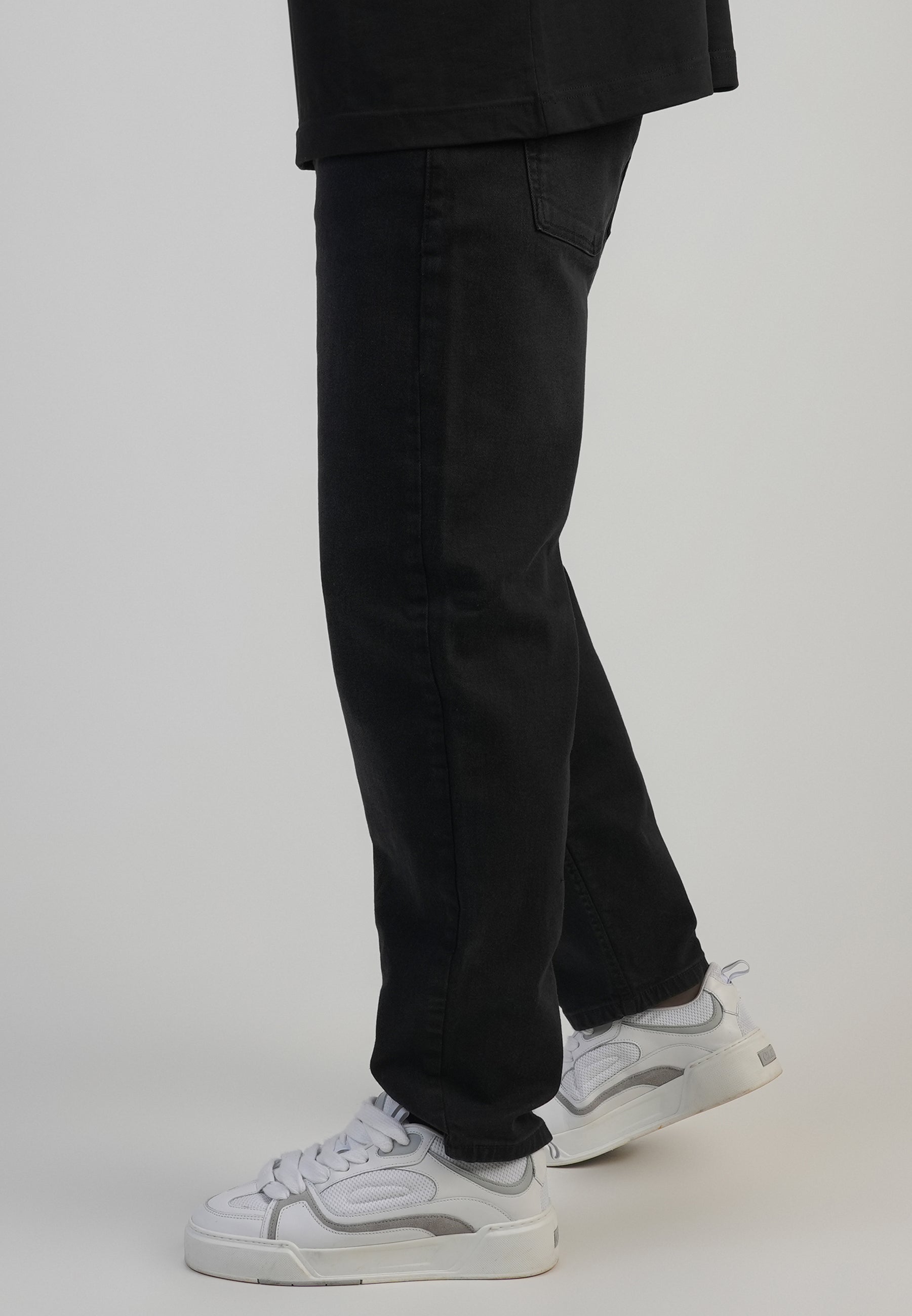 Tapered Fit Jeans in Washed Black Jeans SikSilk