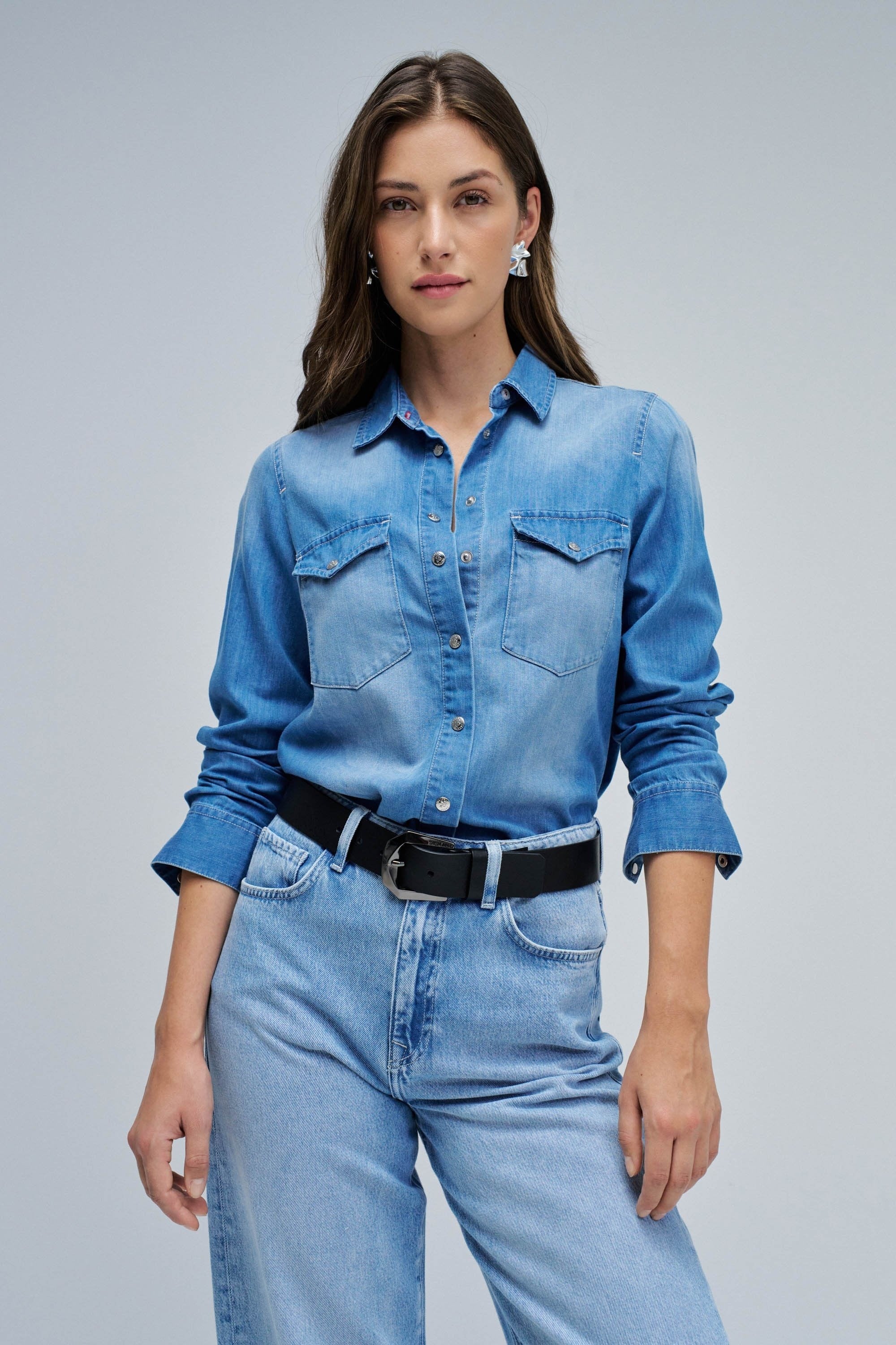 Denim Shirt W/ Front Pockets in Medium Wash Hemden Salsa Jeans