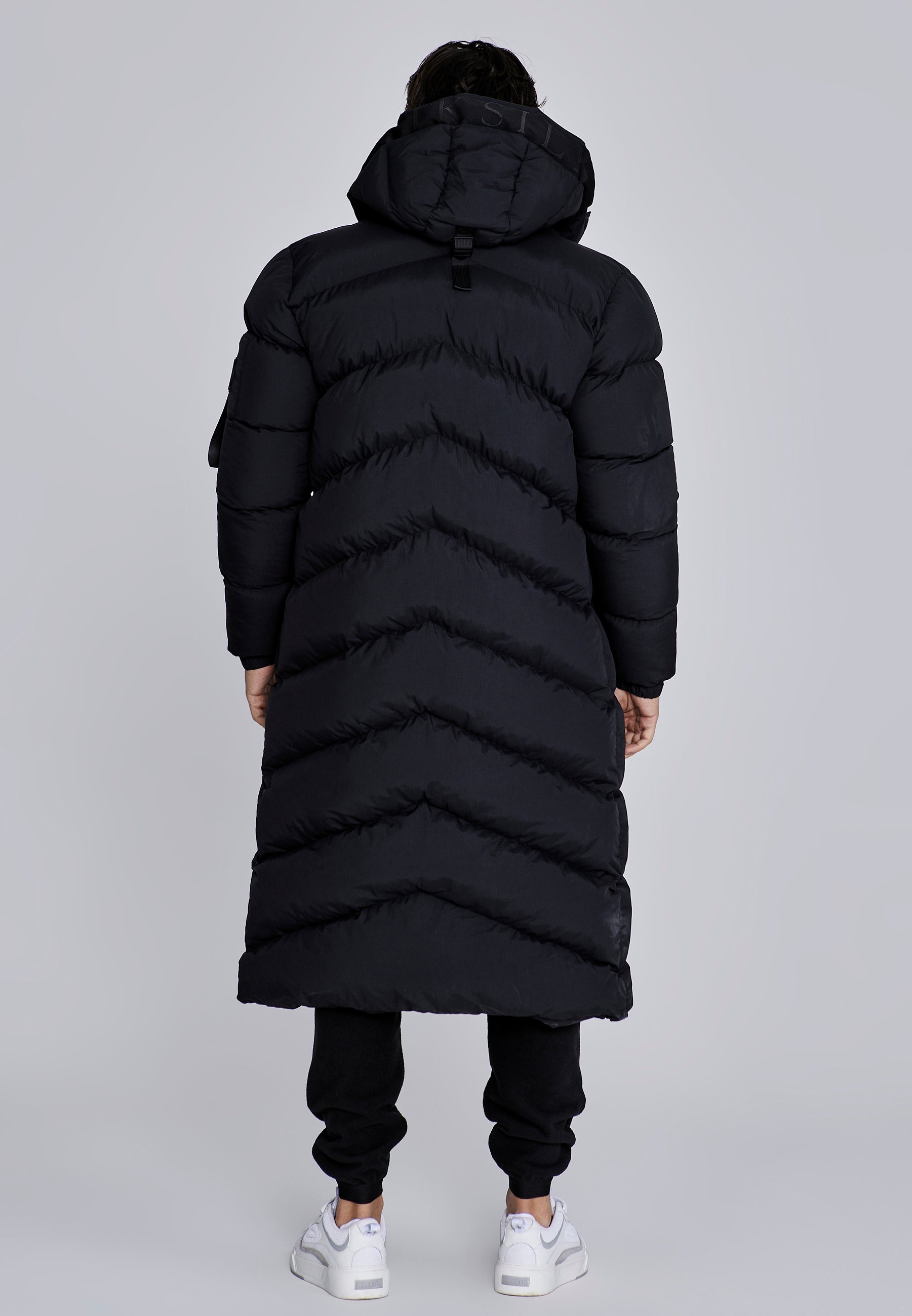 Longline Puffer in Black Jacken SikSilk
