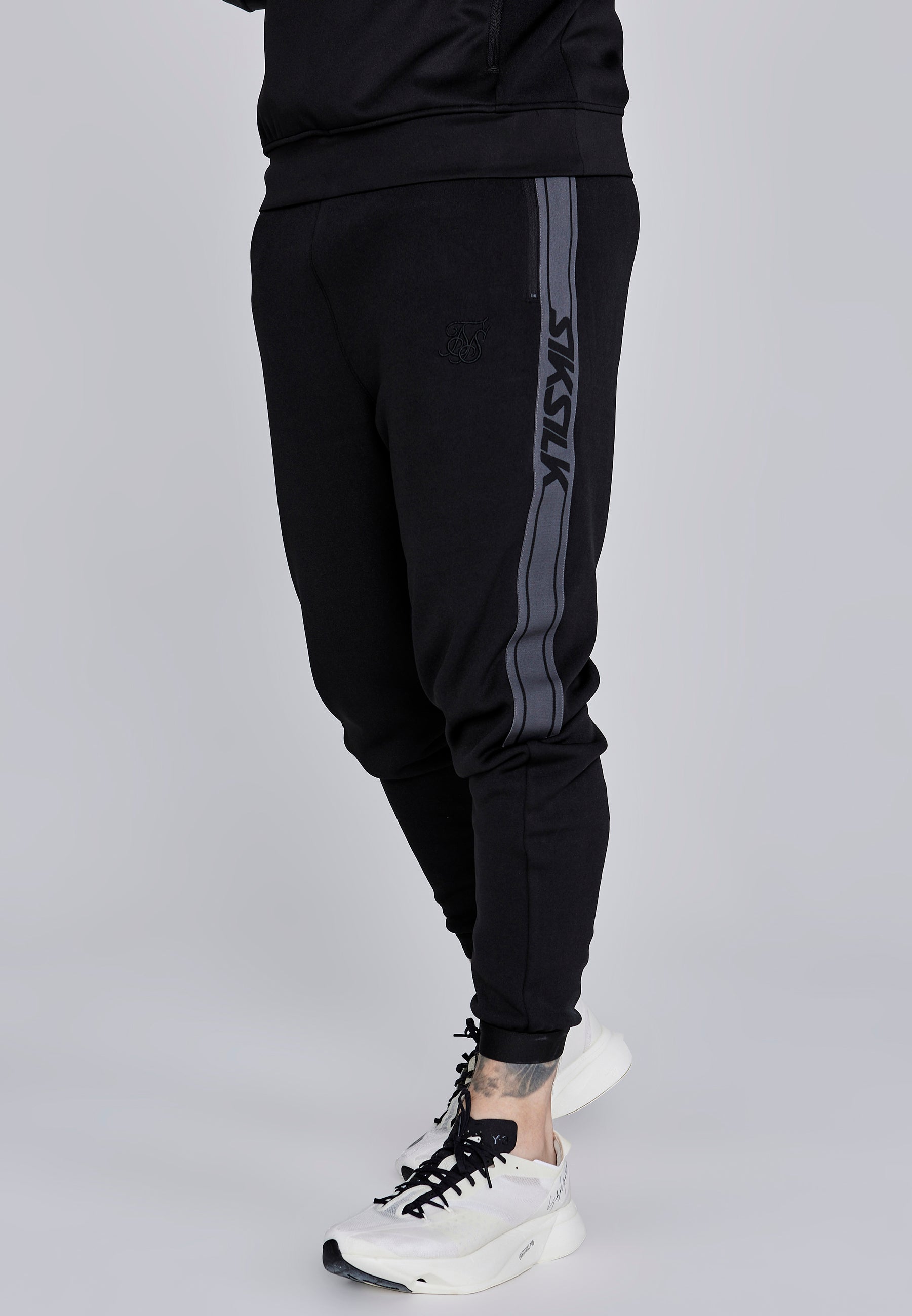Muscle Fit Joggers in Black Hosen SikSilk