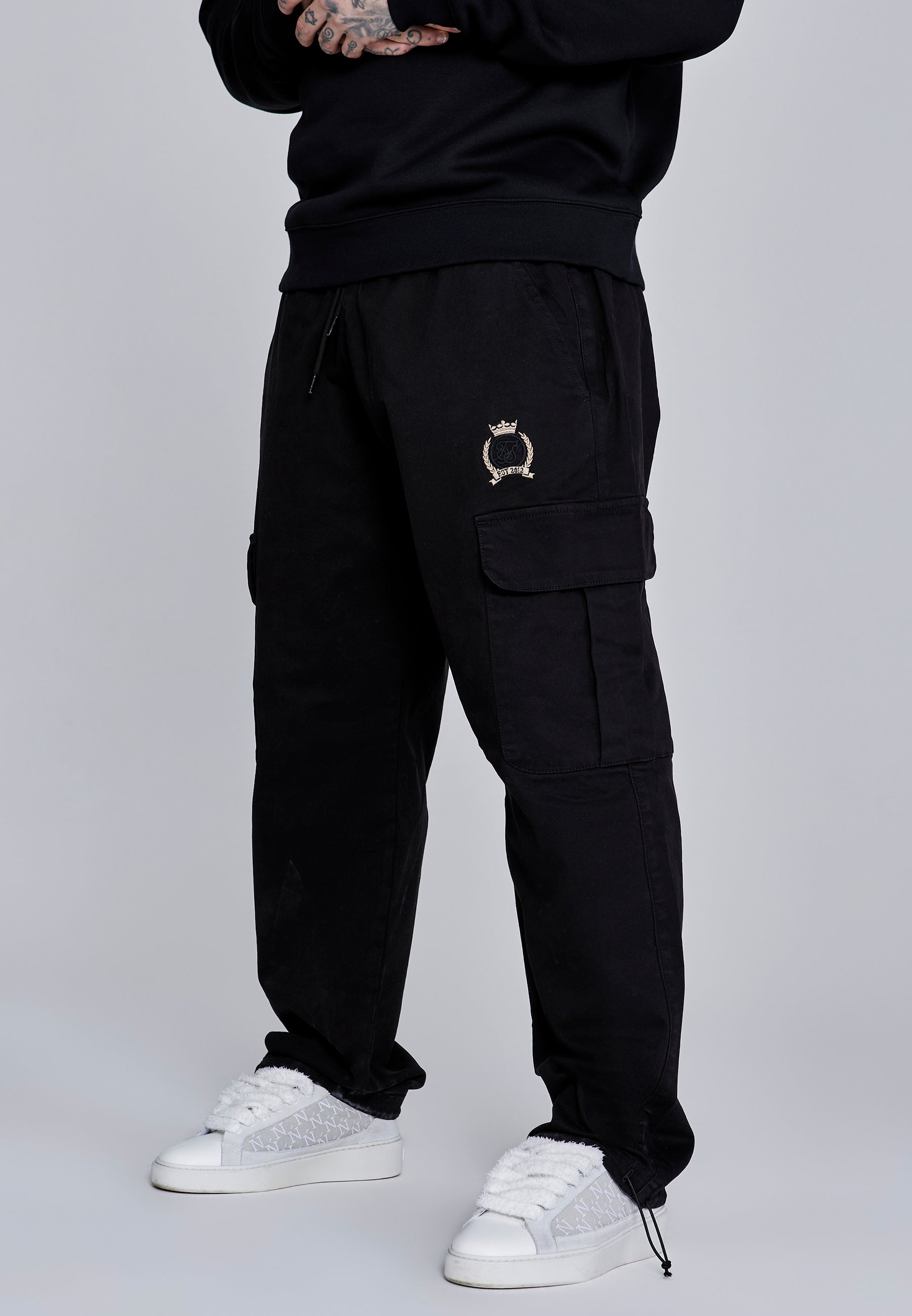 Loose Fit Cargos in Black Hosen SikSilk