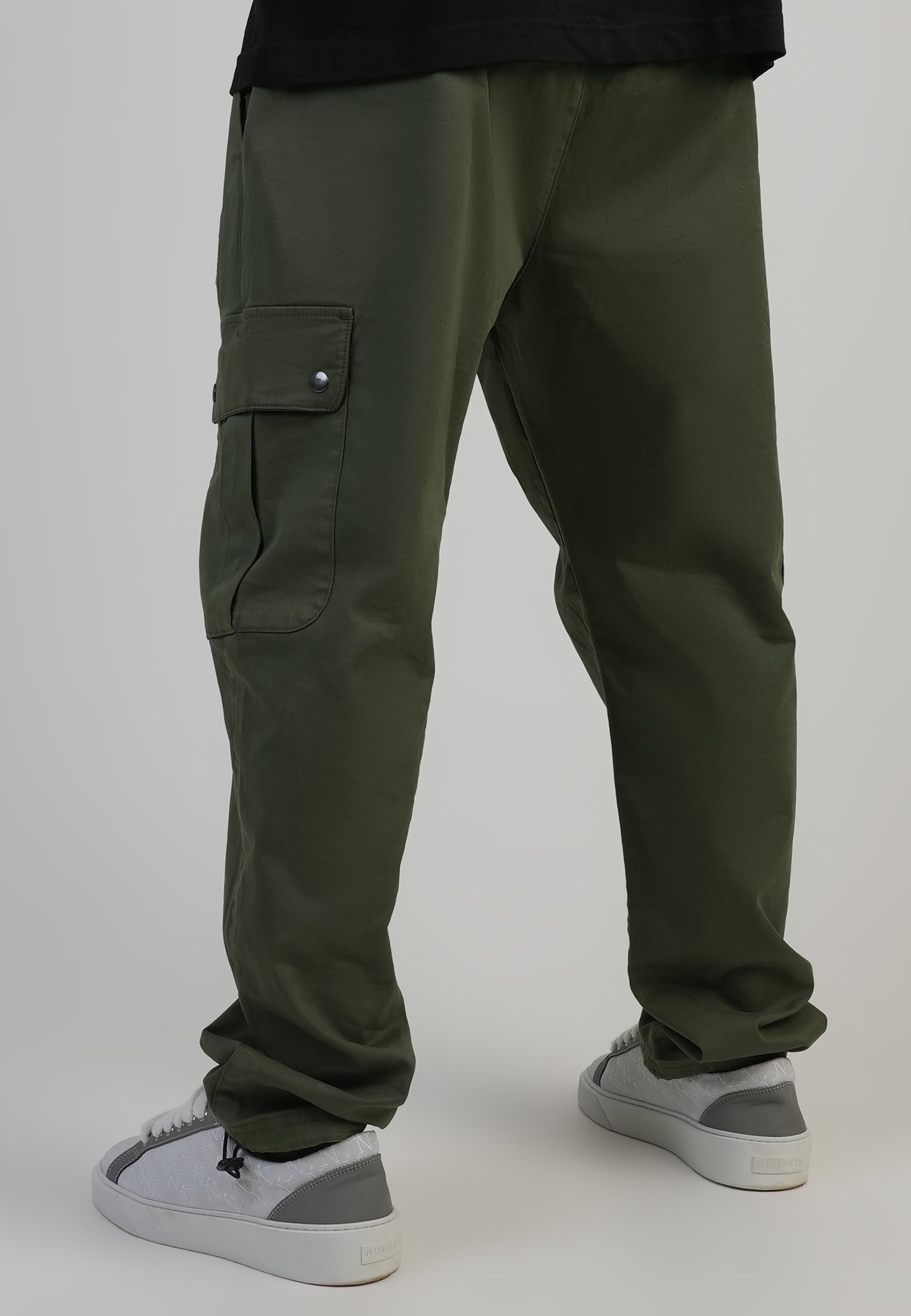 Loose Fit Cargos in Khaki Green Hosen SikSilk
