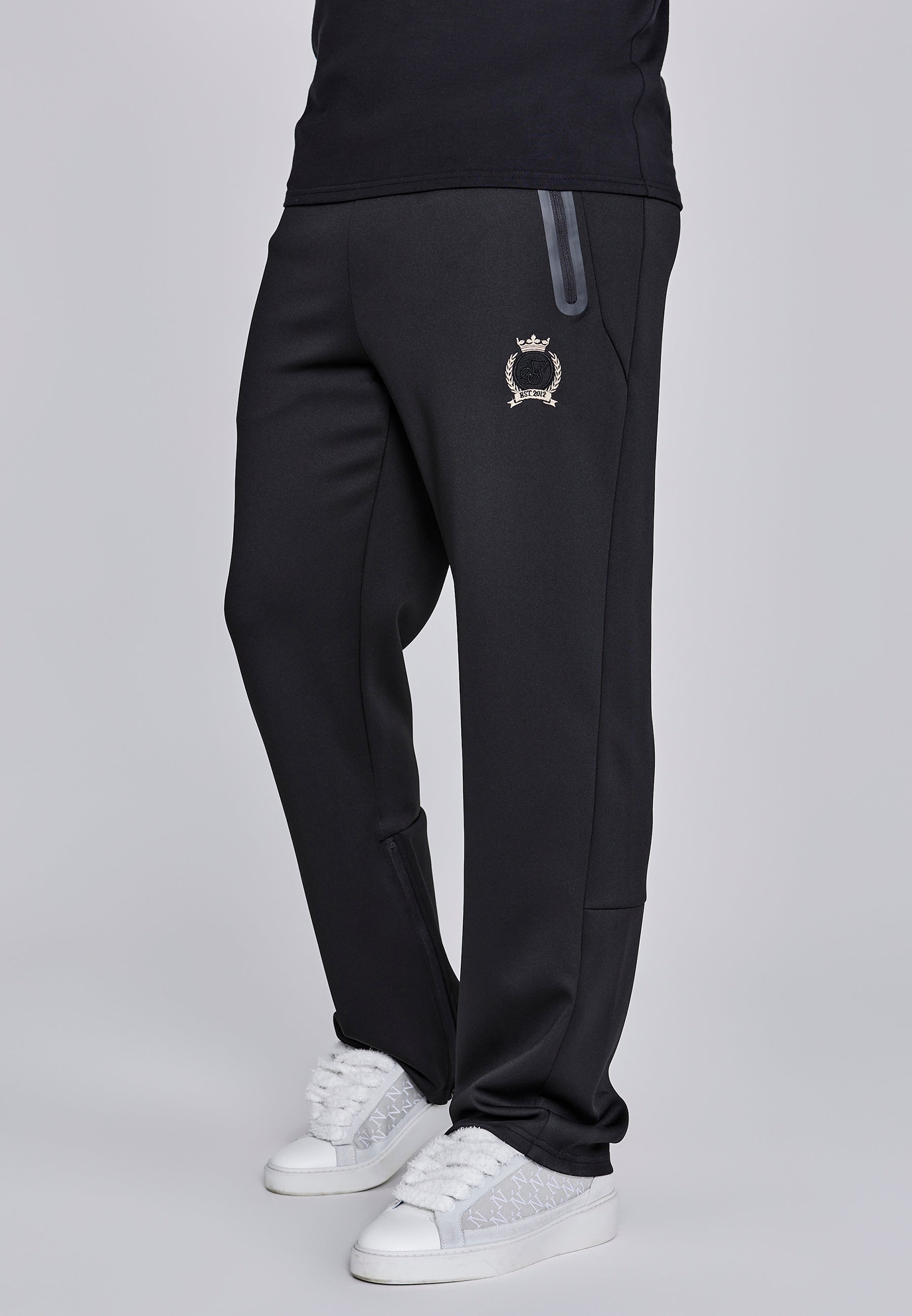 Track Pants in Black Hosen SikSilk