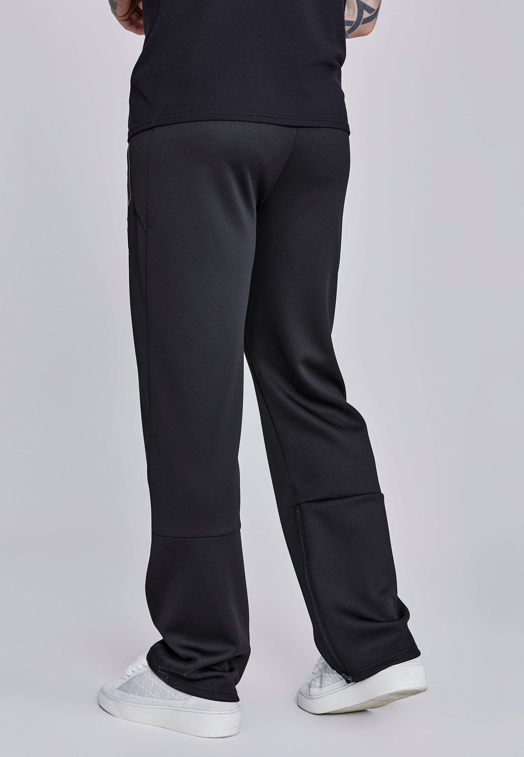 Track Pants in Black Hosen SikSilk