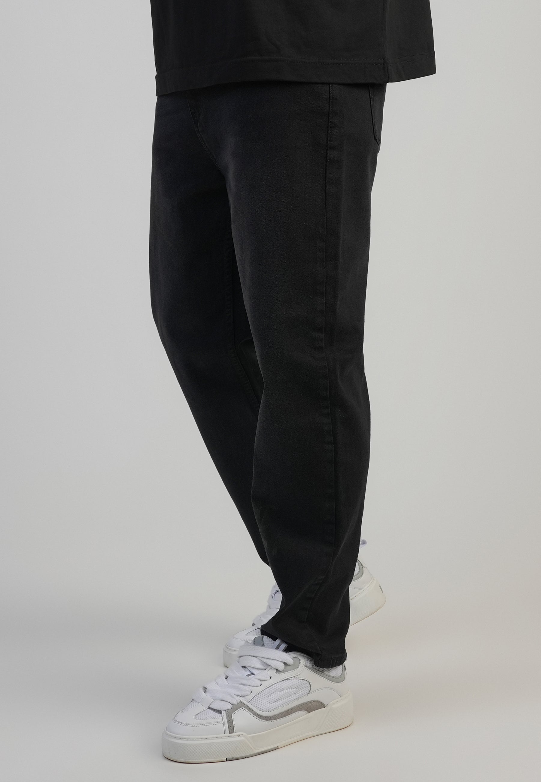 Tapered Fit Jeans in Washed Black Jeans SikSilk